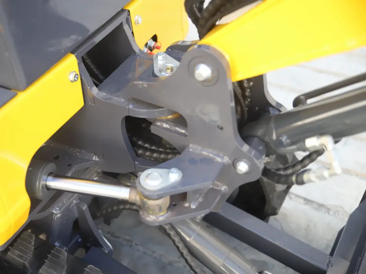 06Q mini excavator boom-joint close-up showing linkage and pin detail