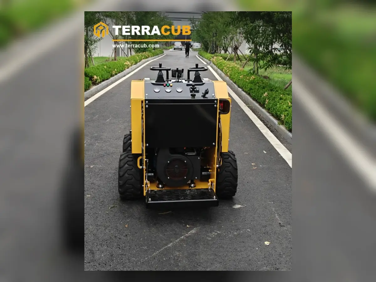 TerraCub Wheeled Skid Steer Loader S480 image 4