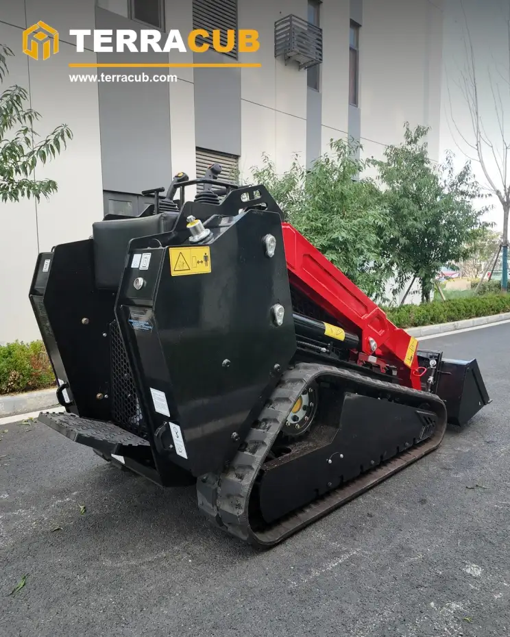 TerraCub Compact Track Skid Steer Loader V2000 image 2
