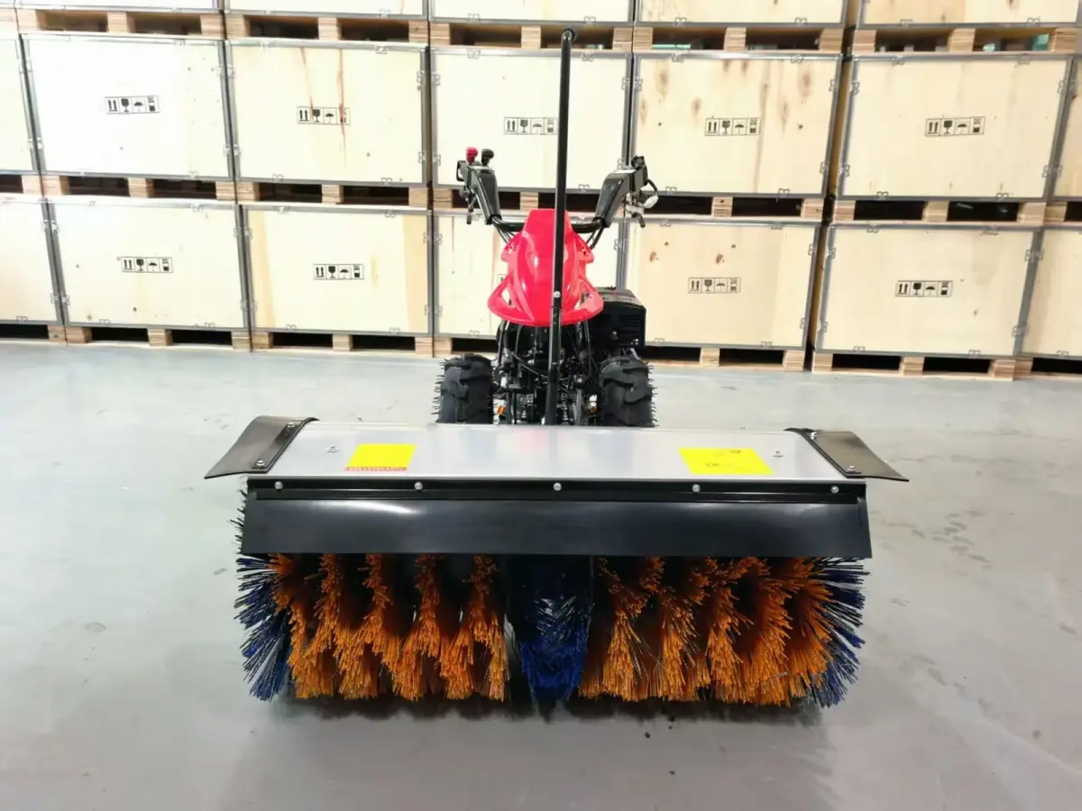 TerraCub YW370 Gasoline Snow Sweeper image 2